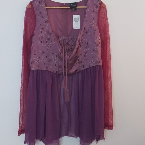 NWT Hot Topic Disney Hocus Pocus Sarah Peplum Top Spider Web Sleeves Size XL - Picture 2 of 10